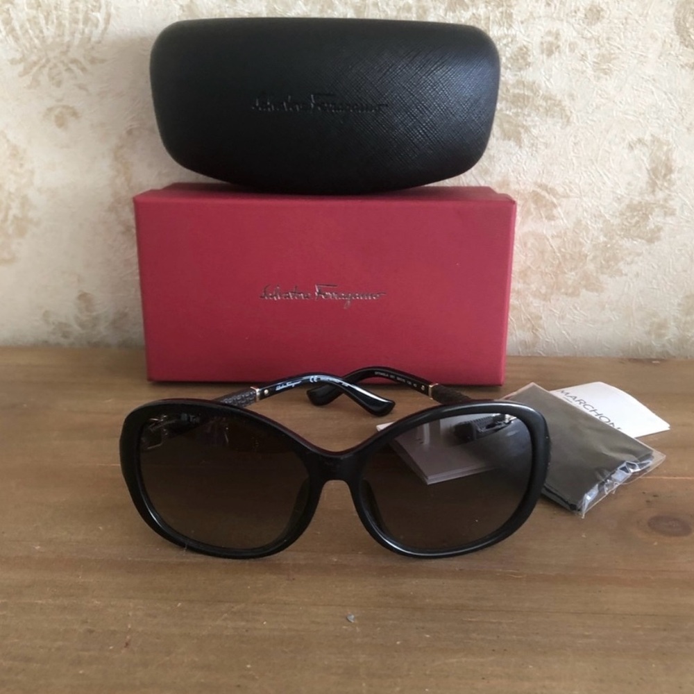 BNWT Salvatore Ferragamo Black Sunglasses